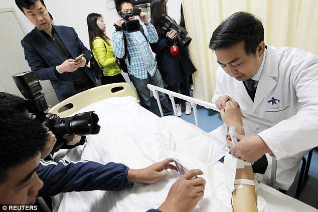 nan-nhan-dut-tai-duoc-trong-tai-gia-o-canh-tay-hinh-2