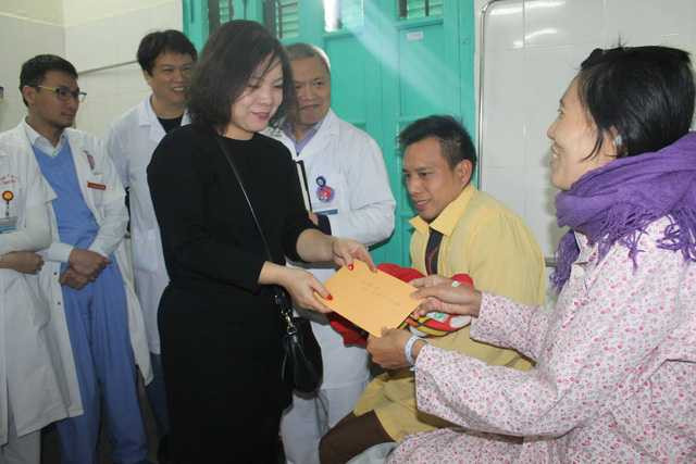 photo-1-1485165993749