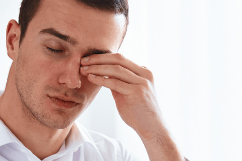 dry-eye-banner-man-rubbing-eye-7228-1562-1487142839