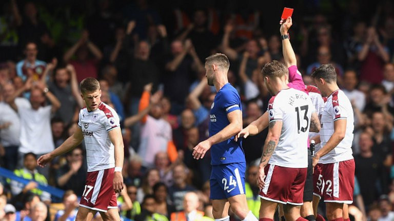 skysports-gary-cahill-red-card-chelsea-burnley_4071941