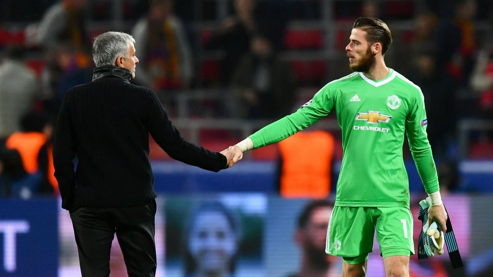 jose-mourinho-david-de-gea-manchester-united_xkncth2bze241um0n8nyem2q8