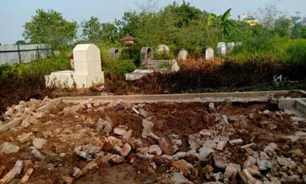 Ông Huyên cho biết, 23 ngôi mộ của họ tộc đã biến mất. Chính quyền thừa nhận có di dời hàng chục ngôi mộ nhưng xác định là mộ vô chủ.