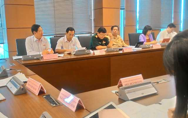 Bộ trưởng Nội vụ Lê Vĩnh Tân (bìa trái) cho rằng, không đẩy nhanh tốc độ tăng trưởng lên, Việt Nam khó đuổi kịp các nước phát triển.