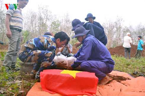 quang tri phat hien 6 bo hai cot liet si hinh 2