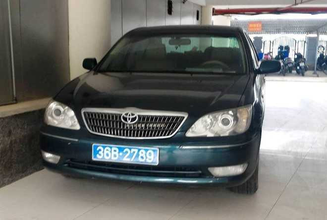 CSGT thu hoi bien xanh xe Bi thu TP Thanh Hoa hinh anh 1