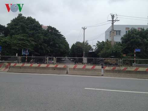 vi sao dan mang gach da chan duong bac thang long-noi bai? hinh 4