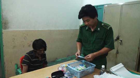 Ngày 12-11, Công an phường Bến Thành (quận 1) đã tạm giữ Sỹ