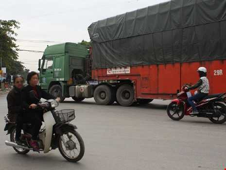 'Giật mình' khi thấy CSGT, nam thanh niên ngã ra đường - ảnh 7