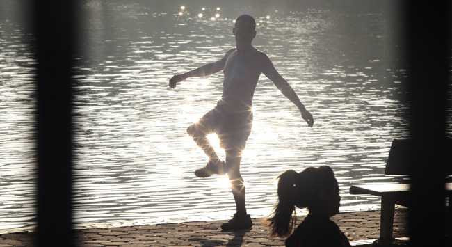 coi tran tap the duc vi nang gat giua mua dong hinh anh 2