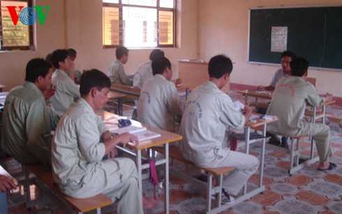 nhung nguoi thay dac biet khong dung tren buc giang hinh 3