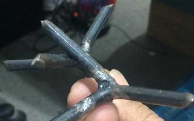 Những chiếc đinh được làm khá công phu và đầy ác ý.