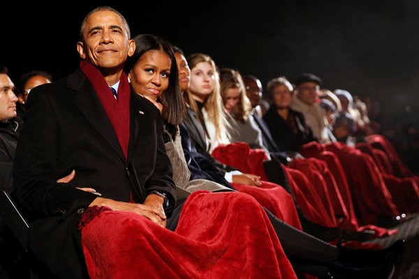 Gia dinh Obama thap sang cay thong Noel mung Giang sinh hinh anh 9