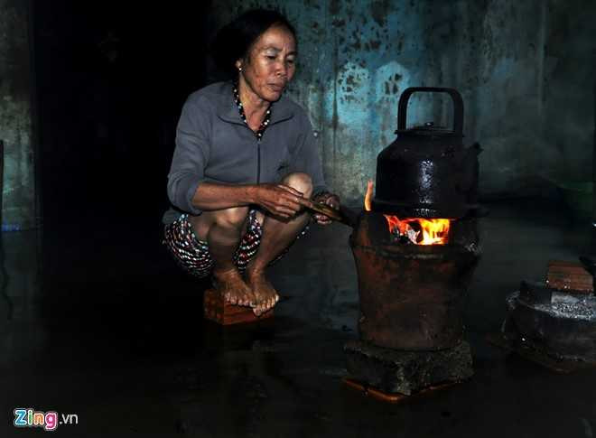 Dan Quang Ngai ganh hai tran lu trong mot ngay hinh anh 5