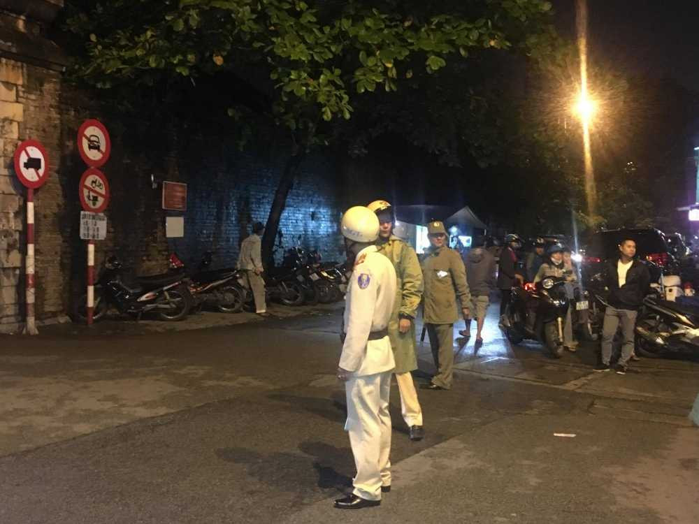 15311581_1186913778065341