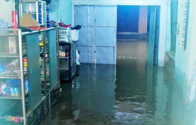 Hang nghin nha dan Quang Ngai ngap sau trong lu hinh anh 10