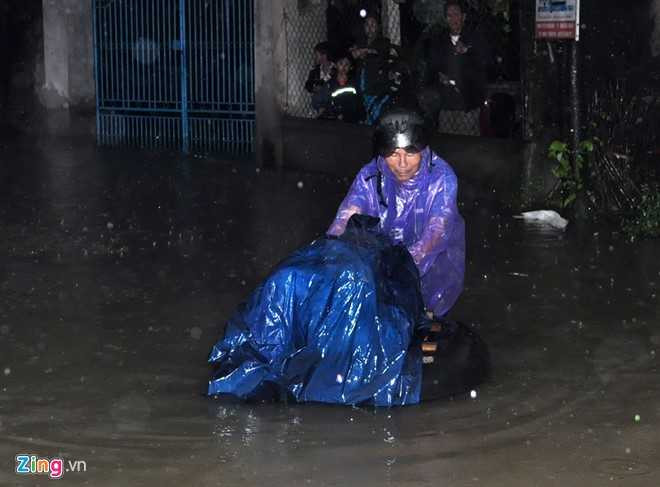Hang nghin nha dan Quang Ngai ngap sau trong lu hinh anh 3