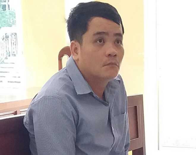 Nu sinh trom vang cua me tron theo nguoi tinh hinh anh 1