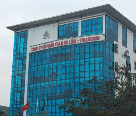 Cơ quan điều tra tiếp tục làm rõ vụ việc công nhân tố cán bộ bòn tiền qua tài khoản lương.