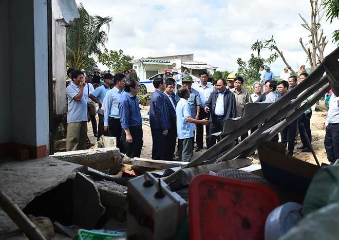 Thu tuong Nguyen Xuan Phuc thi sat vung lu Binh Dinh hinh anh 2