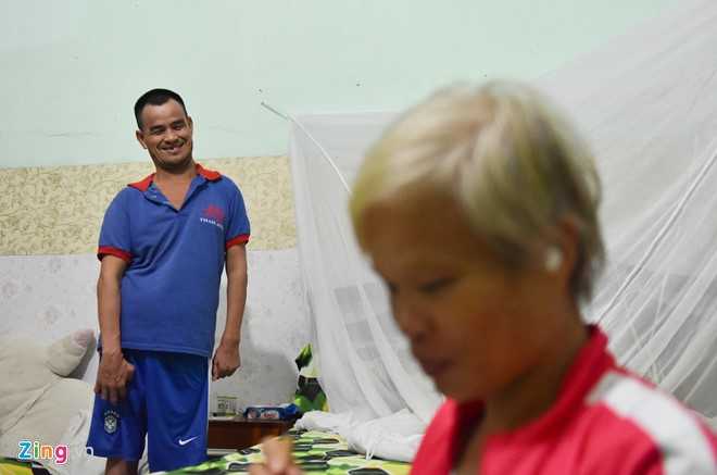 To am cua anh chong khoeo va chi vo cam diec hinh anh 2