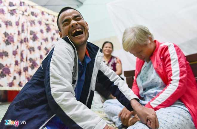 To am cua anh chong khoeo va chi vo cam diec hinh anh 11