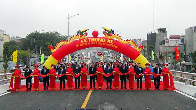 Sau 7 tháng thi công khẩn trương, hôm nay (26/12), Hà Nội chính thức thông xe cầu vượt tại nút giao Ô Đông Mác - Nguyễn Khoái