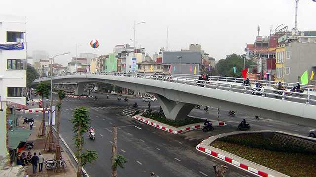Dự án xây dựng cầu vượt tại nút giao Ô Đông Mác - Nguyễn Khoái là 1 trong 8 công trình giao thông cấp bách nhằm giải quyết tình trạng ùn tắc giao thông, đảm bảo an toàn giao thông trên địa bàn Hà Nội