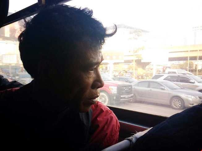 nguoi-dan-ong-khoc-vi-bi-bo-roi4_qhfu_thumb-2115 (1)