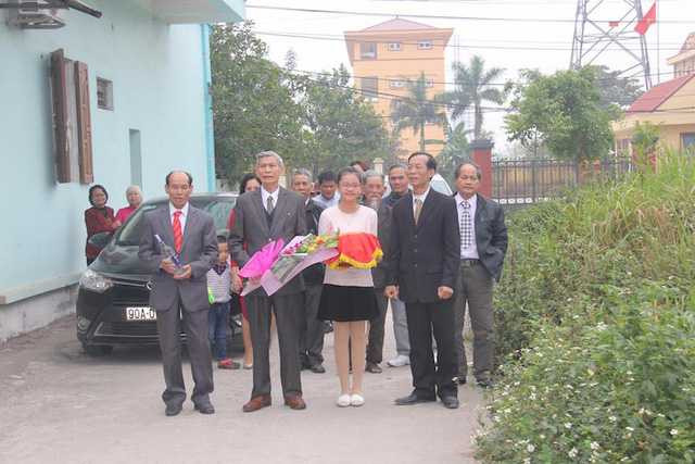 Chú rể 73 tuổi chuẩn bị đi xin dâu.