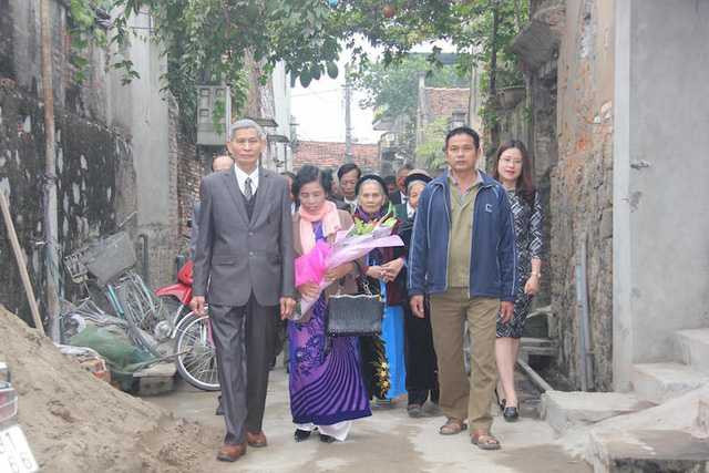 Hạnh phúc viên mãn của cặp đôi ở tuổi xế chiều.