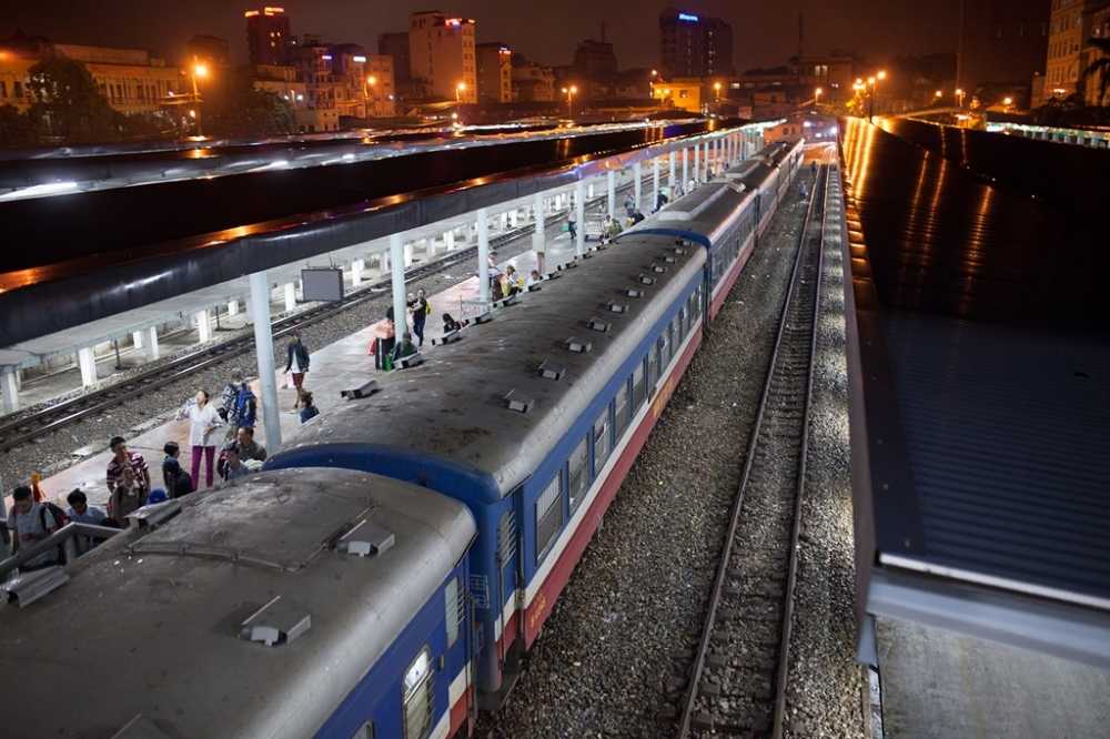 Ảnh: Xã hội thu nhỏ trên chuyến tàu đêm Bắc - Nam