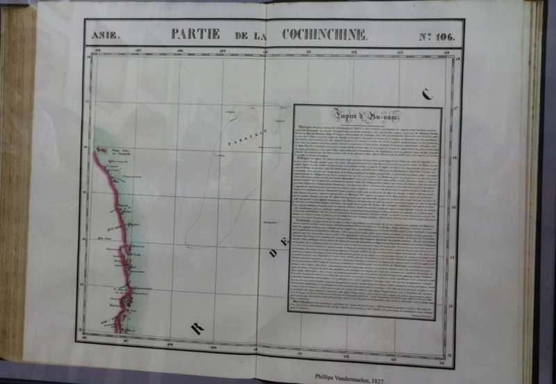 Vượt nửa vòng trái đất tặng huyện Hoàng Sa bản đồ quý