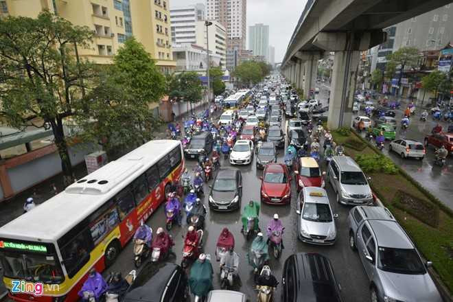 'Xe hop' rong ran, chen ep xe may trong mua gio hinh anh 2