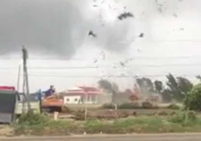 Loc xoay cuon sap nhieu nha dan o Bac Lieu hinh anh 1