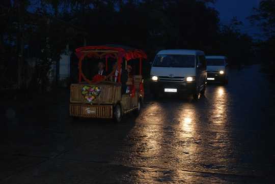 Gia đình chú rể đi rước dâu từ rạng sáng 