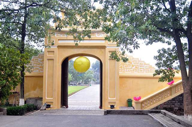  Đoan Môn - cổng chính dẫn vào Hoàng Thành Thăng Long - giảm bớt vẻ cổ kính 