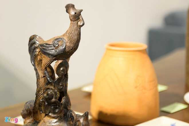 Trien lam 60 tac pham hinh tuong ga don Tet Dinh Dau hinh anh 13