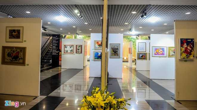 Trien lam 60 tac pham hinh tuong ga don Tet Dinh Dau hinh anh 1