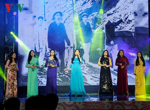 Một tiết mục do tốp ca nữ Nhà hát Đài TNVN trình bày