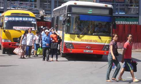 ha noi dam bao du xe buyt du phong, san sang giai toa khach hinh 1