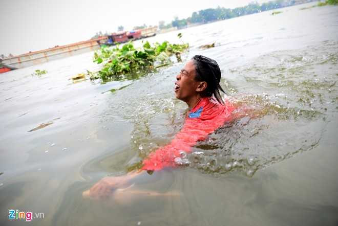 Boi nhay bat ca chep Tao quan tren song Sai Gon hinh anh 4