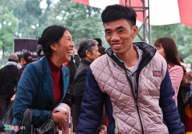 Nguoi ngheo vui ve sam Tet o phien cho 0 dong hinh anh 3