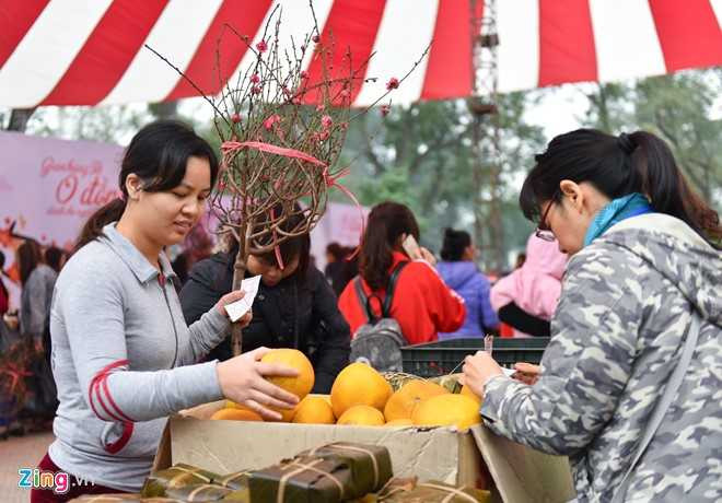 Nguoi ngheo vui ve sam Tet o phien cho 0 dong hinh anh 5