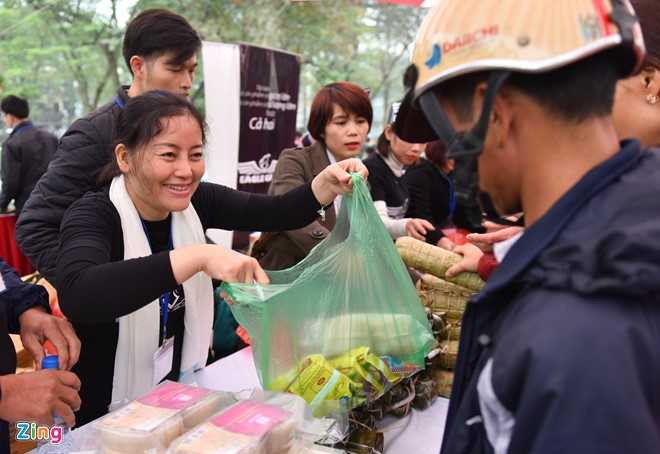 Nguoi ngheo vui ve sam Tet o phien cho 0 dong hinh anh 6