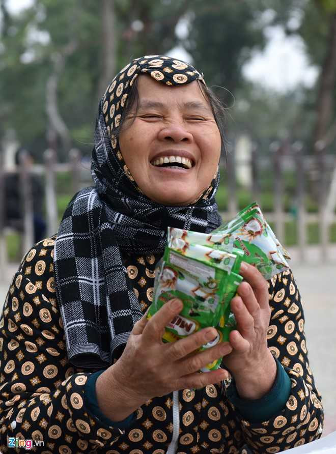 Nguoi ngheo vui ve sam Tet o phien cho 0 dong hinh anh 7