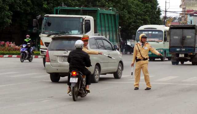 Bên cạnh việc đảm bảo trật tự an toàn giao thông, chống ùn tắc trong những ngày cao điểm, lực lượng CSGT Hà Nội còn tăng cường xử lý vi phạm về nồng độ cồn.