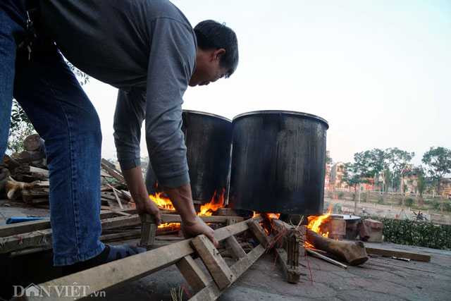ngám nhũng nòi bánh chung dỏ lủa tren vỉa hè hà nọi hinh anh 6