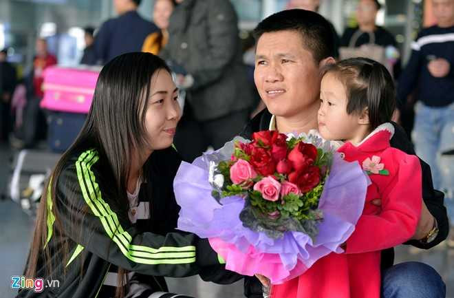 San bay Noi Bai chat cung hanh khach tu nuoc ngoai ve an Tet hinh anh 6