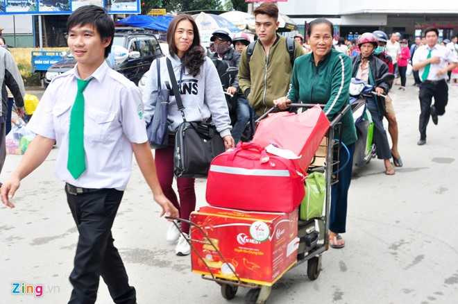 Phut nguoi doan tu o nha ga ngay can Tet hinh anh 8