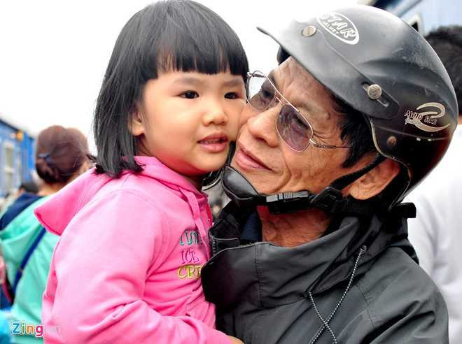 Phut nguoi doan tu o nha ga ngay can Tet hinh anh 4